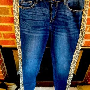 Cheetah print side panel Judy Blue jeans